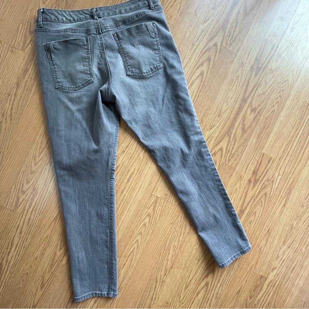 🟢3/$15 BANDOLINO Grey Mid Rise Skinny Jeans - Picture 4 of 7